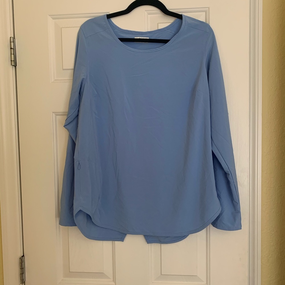 Columbia women’s shirt. NWOT